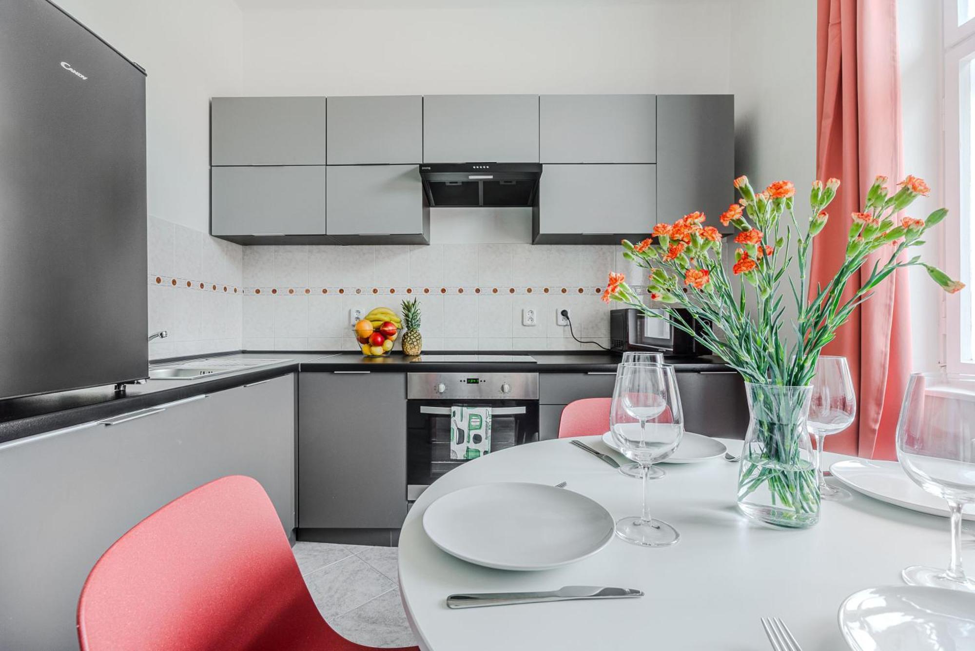 With 3 Bedroom For Family Apartment *